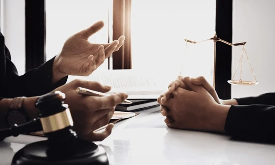 Key benefits of choosing our cash bail bond services including 24/7 support and flexible payments.